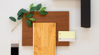 Natürlicher, bodenständiger Charakter: Die Fenster schützt Aquawood Diamond, das Parkett Legno Smart-Öl von ADLER.  | © ADLER