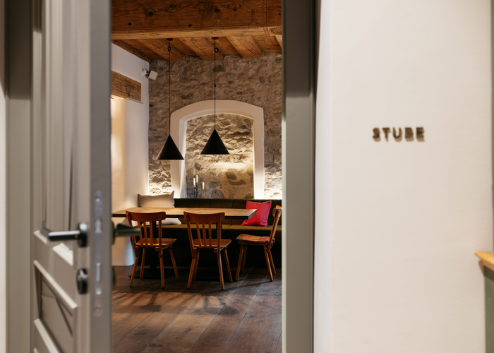 Alle Bereiche des Hotels sind in einem spannenden Mix aus modernem Design und Vintage-Ästhetik gestaltet.  | © Refugium Lunz / Gregor Hofbauer