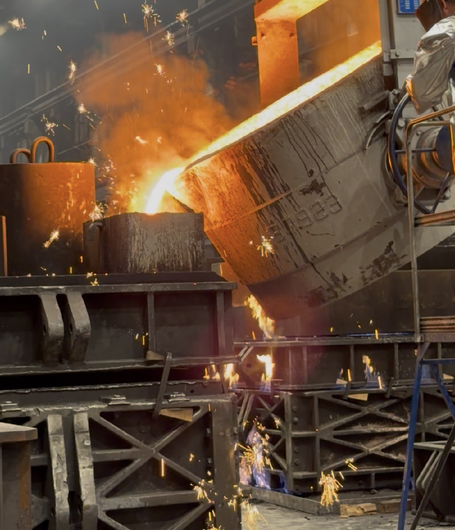 …mit funkensprühenden Einblicken in eine Guss-Session.  | © ADLER