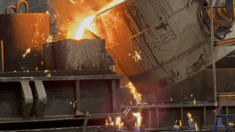 …mit funkensprühenden Einblicken in eine Guss-Session.  | © ADLER