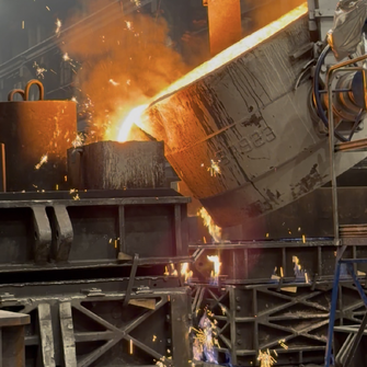 …mit funkensprühenden Einblicken in eine Guss-Session.  | © ADLER