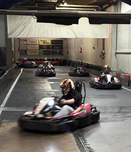 Und als krönenden Abschluss legten die Youngsters ein heißes Rennen auf die Kart-Bahn in Innsbruck. | © ADLER