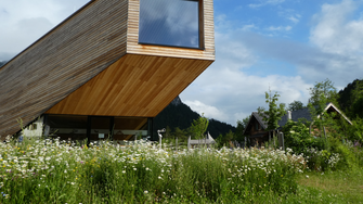 Mehrere Infozentren, u.a. in Scharnitz, sind Anlaufstelle für die Besucher/-innen des Naturparks. | © Naturpark Karwendel / Anton Heufelder