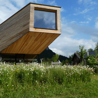 Mehrere Infozentren, u.a. in Scharnitz, sind Anlaufstelle für die Besucher/-innen des Naturparks. | © Naturpark Karwendel / Anton Heufelder