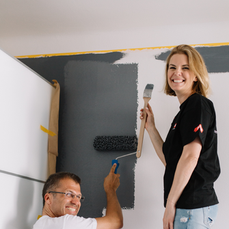 Streichen mit ADLER macht gute Laune – das weiß auch Bloggerin Melanie Kuglitsch von Wiener Wohnsinn!  | © Wiener Wohnsinn | Melanie Kuglitsch