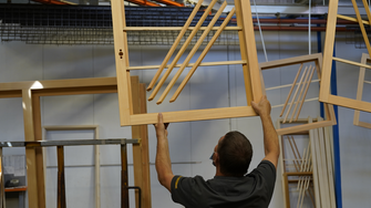 Ein Schwerpunkt in der Produktion am Gaulhofer-Unternehmenssitz in Übelbach (A) sind umweltfreundlich hergestellte Holz- und Holz-Alu-Fenster.  | © Gaulhofer