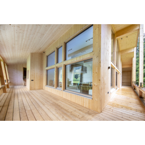 Aquawood Terra ermöglicht eine bislang unerreicht matte Optik für Holzfenster im Außenbereich.  | © REIFMUELLER
