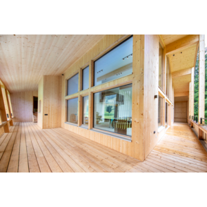 Aquawood Terra ermöglicht eine bislang unerreicht matte Optik für Holzfenster im Außenbereich.  | © REIFMUELLER