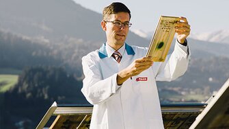 Ökologische und nachhaltige Produkte sind Entwicklungsleiter Dr. Albert Rössler ein Herzensanliegen. | © ADLER