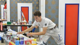 Hochkonzentriert arbeitete der Salzburger an seinen Anstrich-Aufgaben…  | © WKÖ/SkillsAustria