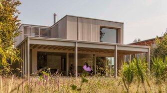 Im neuen green-Sortiment hat ADLER besonders nachhaltige Beschichtungen für Innen und Außen zusammengeführt.  | © Markus Schietsch Architekten / Andreas Buschmann