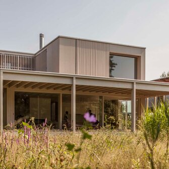Im neuen green-Sortiment hat ADLER besonders nachhaltige Beschichtungen für Innen und Außen zusammengeführt.  | © Markus Schietsch Architekten / Andreas Buschmann