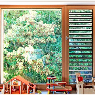 Immer häufiger wird bei Holzfenstern eine besonders natürliche Optik und Haptik angefragt. Für diese Oberflächen ist Aquawood Nativa von ADLER die erste Wahl.