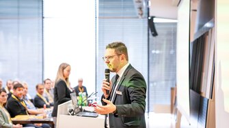 Gäste aus ganz Europa konnte ADLER-Spartenleiter Daniel Pesserer in Schwaz begrüßen