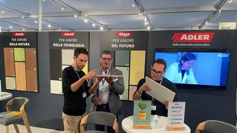 Zahlreiche Musterflächen am ADLER-Stand machen die hohe Oberflächenqualität der ADLER-Beschichtungen sicht- und fühlbar.