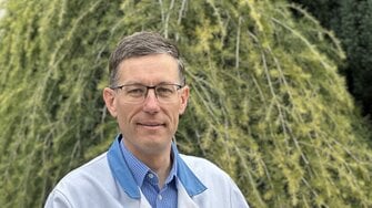 Dr. Albert Rössler präsentiert die aktuelle Umwelt- und Nachhaltigkeitserklärung von EMAS-Mitglied ADLER.