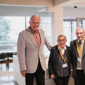 Seniorchef Ing. Günther Berghofer freute sich sehr, Berta und Lorenz Danzl im ADLER-Werk begrüßen zu dürfen (v.li.).  