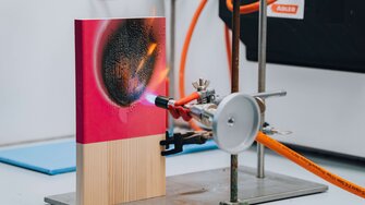 … ebenso, wie Details zur Wirkung und Anwendung von innovativen Brandschutzbeschichtungen … 