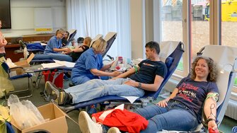 Auch in diesem Jahr war ein Team des Roten Kreuzes zur Blutspendeaktion bei ADLER zu Gast.