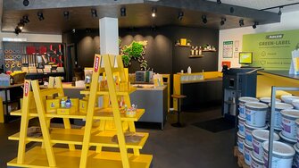 : … wo sich Mike Schmidt und sein Team mit dem ADLER Shopkonzept 4.0 bestens eingerichtet haben.  © ADLER