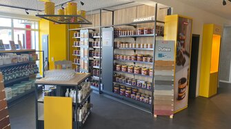 Die Sektgläser standen schon bereit für die Eröffnungsfeier beim neuen ADLER Farbenmeister United Color in St. Wedel Deutschland, ... © ADLER