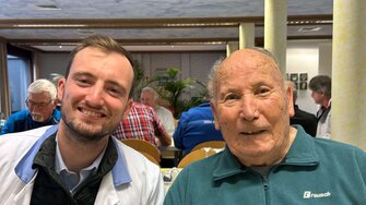 Auch Julian Berghofer schaute beim Pensionistencafé vorbei und plauderte mit Hans Thurnbichler …