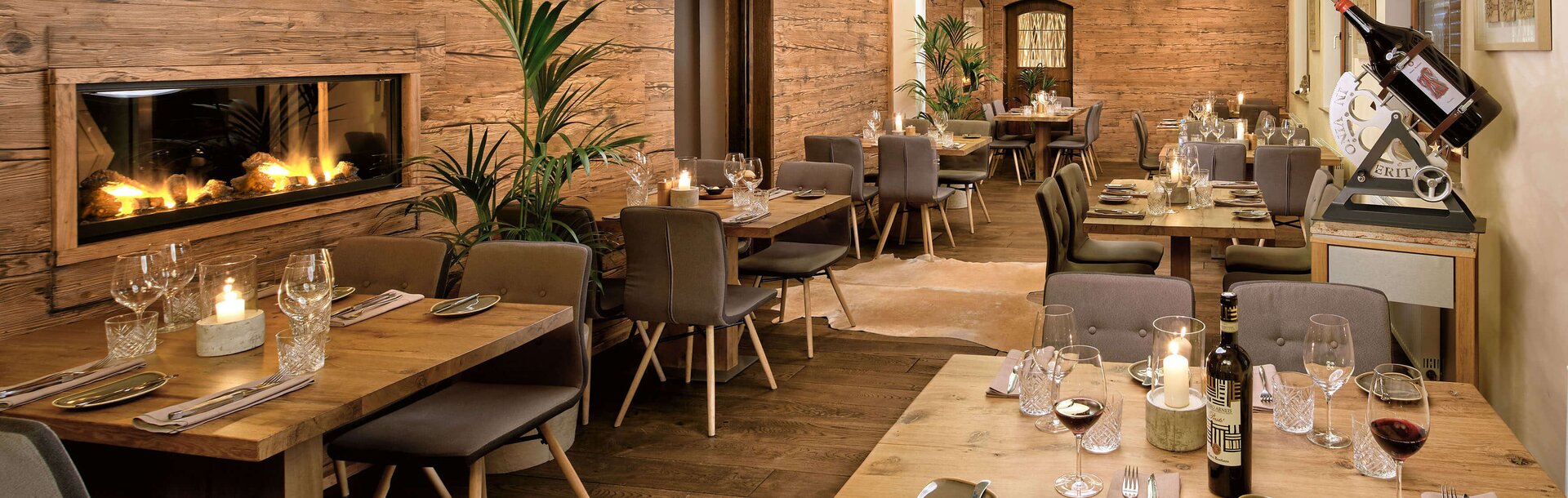 Die Altholz-Dekore von Stainer Sun Wood sind eine attraktive Option für den Innenausbau wie hier beim Hotel Neo Linde in Esslingen.  | © Stainer Sun Wood