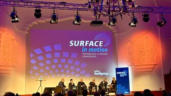 Oberfläche ins rechte Licht gerückt: Bei der Podiumsdiskussion wurden unterschiedlichste Aspekte beleuchtet.  | © ADLER