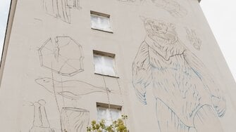 Das Bild wurde zuerst an der Hausfassade skizziert ... | ©  Marlene Nemeth