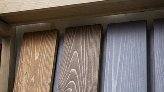 Für den Außenbereich bieten sich mit Pullex Silverwood viele spannende Gestaltungsmöglichkeiten. | © Living Wood Ukraine