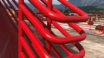 Dank 2K-PU-Multilack von ADLER erstrahlt die Schuleinfassung nun wieder in einem leuchtenden Rotton.  | © ADLER