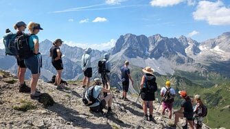 Il programma prevedeva anche escursioni collettive accompagnate da esperti… | © Hermann Sonntag