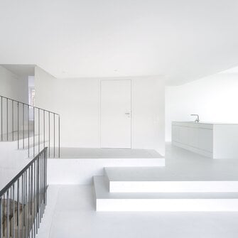 Kompromisslos hochwertig, kompromisslos nachhaltig: Die C2C-zertifizierte Wandfarbe Aviva Terra Ultra-Weiß SD. | © L3P Architekten / Architekturfotografie Sabrina Scheja