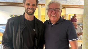 Auch der eine oder andere Jungspund schaute vorbei, um seinen ehemaligen Arbeitskollegen Hallo zu sagen.   | © ADLER