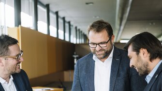 ...  jede Menge positiver Teamgeist: Das alles bietet ADLER seinen aktuellen und künftigen Mitarbeitern. | © ADLER