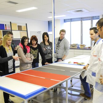 Viel Praxis gibt es bei den ADLER-Seminaren für Maler und Farbenfachhändler …