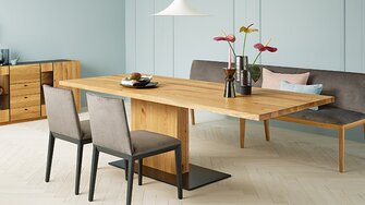 Asteiche in betont schlanker Linienführung Foto: Anrei