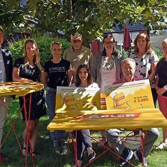 Johann Reisenauer und Yvonne Schneeberger ließen es sich nicht nehmen, ihren Gewinn persönlich im ADLER-Werk abzuholen.
