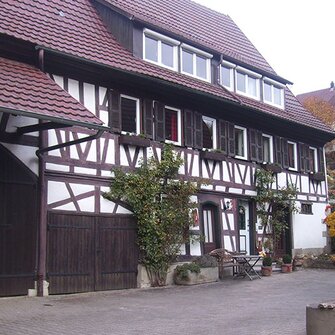 In einem faden, dunklen Braun kam das historische Fachwerkhaus nach einem Anstrich in den 1960er-Jahren daher. (Fotohinweis: Privat)