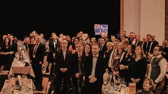 Standing Ovations für den Chef: Das ADLER-Team gratulierte Günther Berghofer zum Jubiläum.