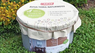 Die nachhaltige und ökologische Wandfarbe Aviva Terra-Naturweiß wird auf Basis nachwachsender Rohstoffe hergestellt.