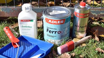 Mit diesen Produkten von ADLER bringen Sie ein altes Metalltor wieder zum Glänzen.