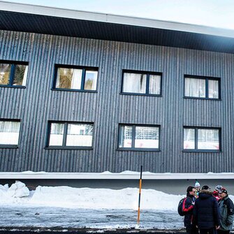 Biathlon-Zentrum Hochfilzen, beschichtet mit Lignovit Platin von ADLER