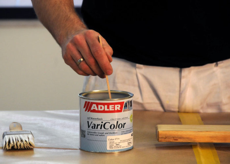 Gartenbank aus Holz und Metall lackieren - ADLER Lacke